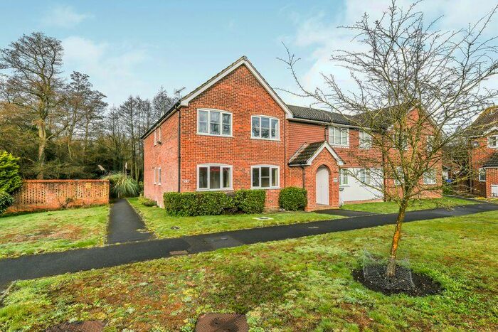 1 Bedroom Apartment To Rent In Broadhurst, GU14