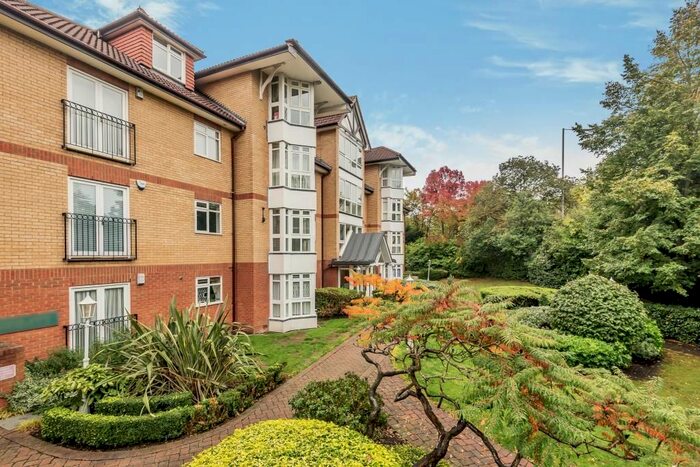 2 Bedroom Flat To Rent In Riverside Gardens, Finchley, London, N3