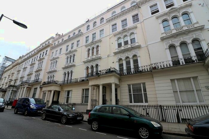 2 Bedroom Flat To Rent In Kensington Gardens Square, London, Greater London., W2