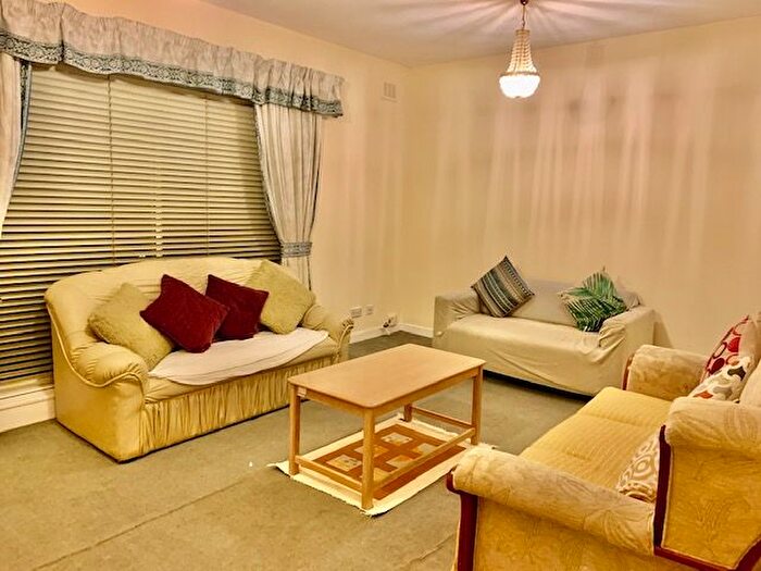 2 Bedroom Flat To Rent In Hillpark Wood, Edinburgh, EH4