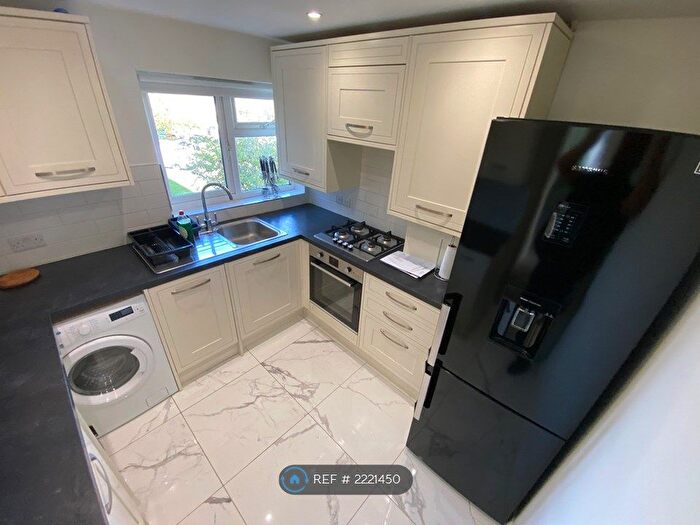 2 Bedroom Flat To Rent In Coppetts Road, London, N10