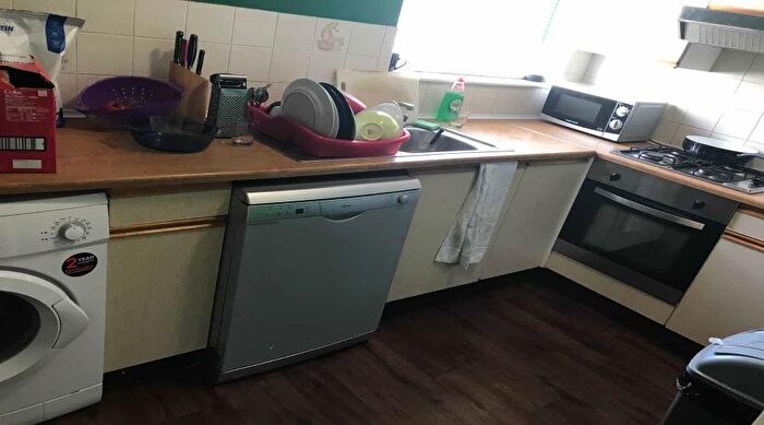 1 Bedroom Flat To Rent In North Hill Road, Leeds, LS6