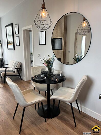 2 Bedroom Park Home To Rent In Willow Road, Milton Keynes, Buckinghamshire, MK17