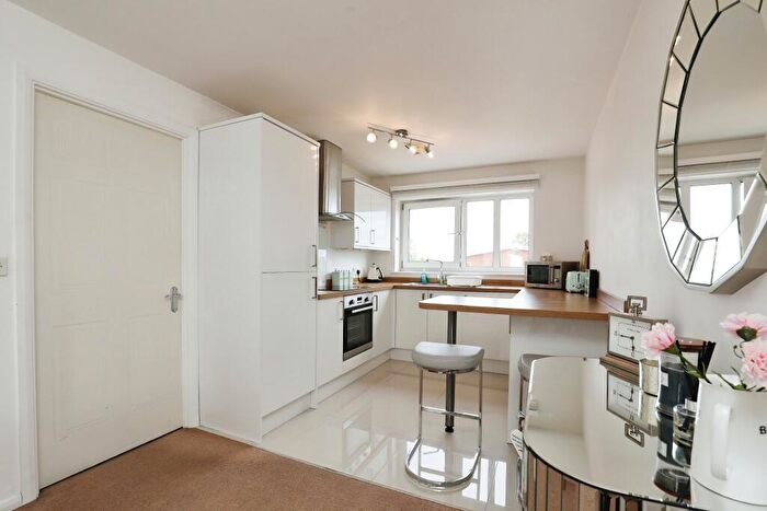 2 Bedroom Flat To Rent In Jim Driscoll Way, Caerdydd, CF11