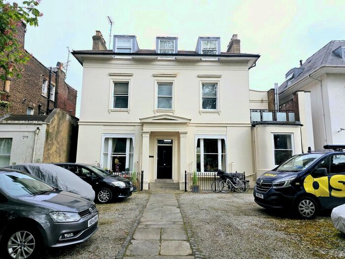 3 Bedroom Flat To Rent In High Street, London, N8