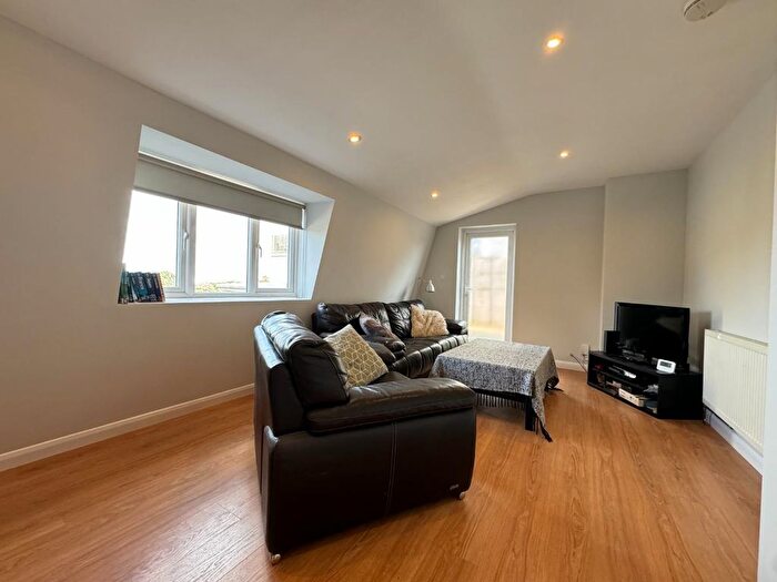 3 Bedroom Flat To Rent In Highgate, N6