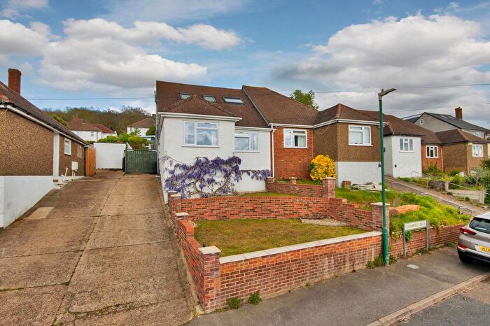 3 Bedroom Semi Detached House For Sale In Coombfield Drive, Dartford, DA2