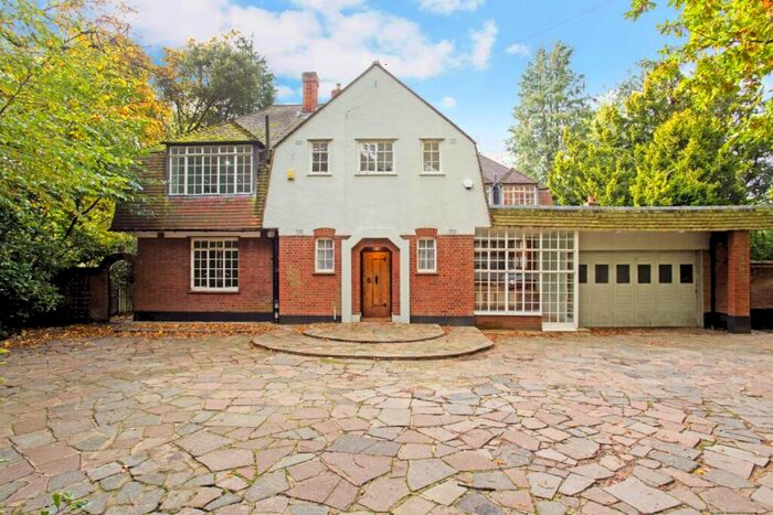 5 Bedroom House To Rent In Dennis Lane Stanmore, HA7