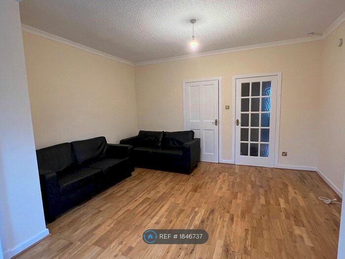 4 Bedroom Flat To Rent In Speirshall Terrace, Glasgow, G14