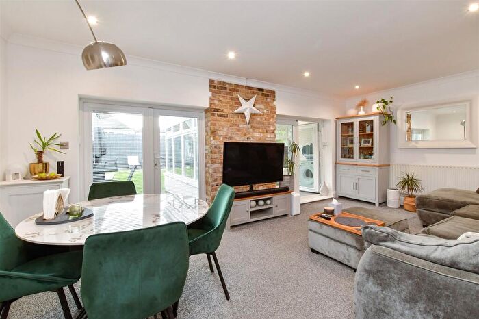 4 Bedroom Chalet For Sale In Seaview Road, Woodingdean, Brighton, East Sussex, BN2