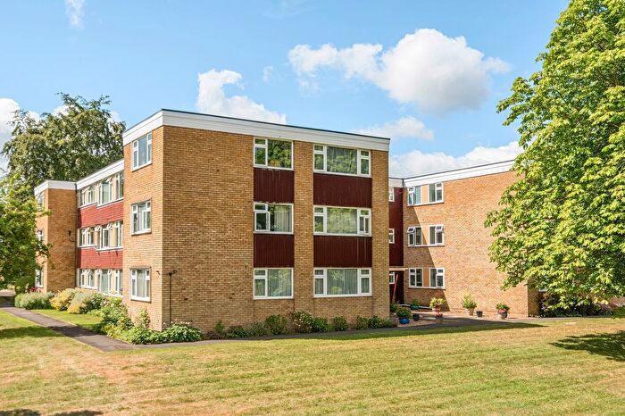 3 Bedroom Flat For Sale In Avenue Road, Epsom, KT18