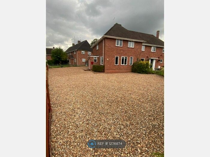 4 Bedroom Semi-Detached House To Rent In Hobart Drive, Hythe, Southampton, SO45