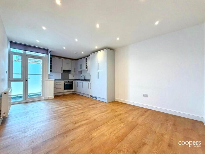2 Bedroom Flat To Rent In High Street, Ruislip, HA4