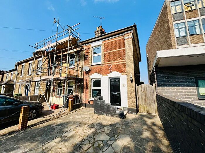 3 Bedroom End Of Terrace House To Rent In North Road, CM14