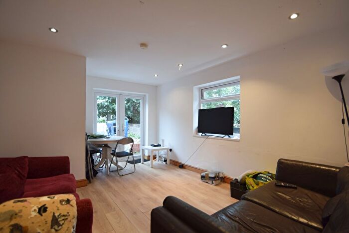 6 Bedroom Terraced House To Rent In Mundy Place, Cardiff, CF24