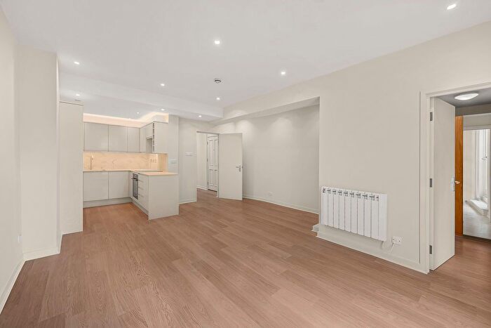2 Bedroom Flat To Rent In Arundel Gardens, London, W11