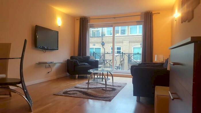 2 Bedroom Flat To Rent In Western Gateway, Royal Victoria Dock E16