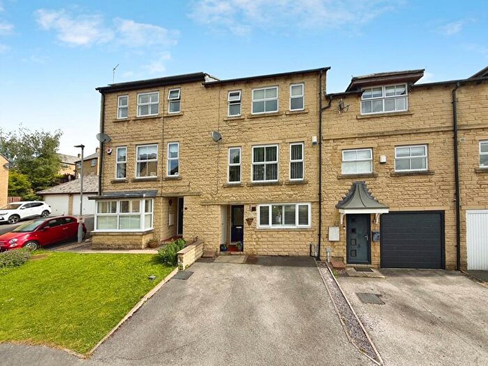 4 Bedroom Town House For Sale In Paslew Court, East Morton, Keighley, BD20