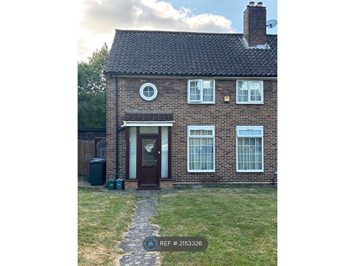 3 Bedroom Semi-Detached House To Rent In Moyne Place, London, NW10