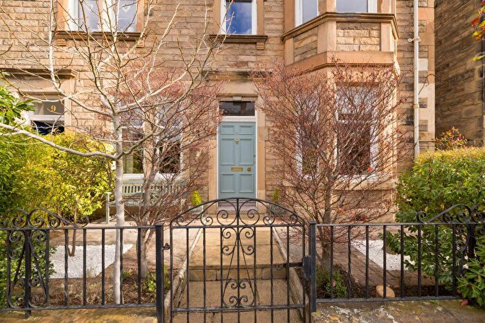 3 Bedroom Flat For Sale In Lixmount Avenue, Edinburgh, EH5
