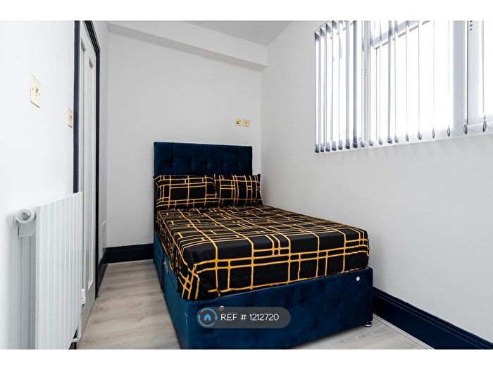 6 Bedroom Semi-Detached House To Rent In Albert Edward Road, Liverpool, L7