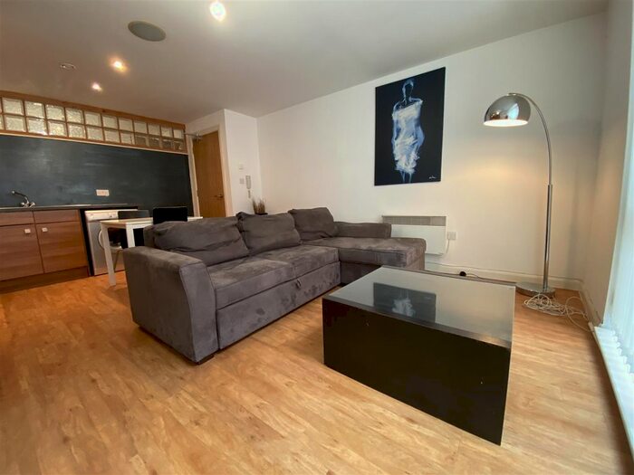 2 Bedroom Flat To Rent In The Red Building, Ludgate Hill, Manchester, M4