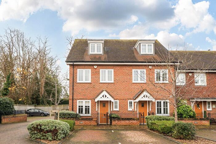 3 Bedroom Town House For Sale In Ripley, Woking, Surrey, GU23