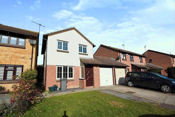 3 Bedroom Semi-Detached House To Rent In Bonington Chase, Springfield, Chelmsford, CM1