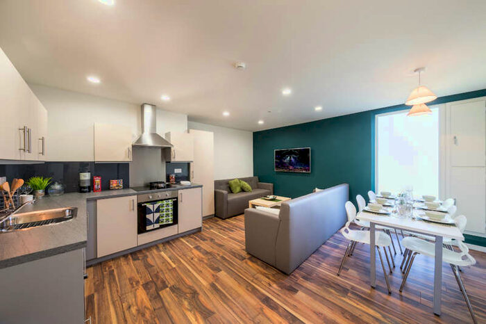 Apartment To Rent In Hox Park, Egham, TW20