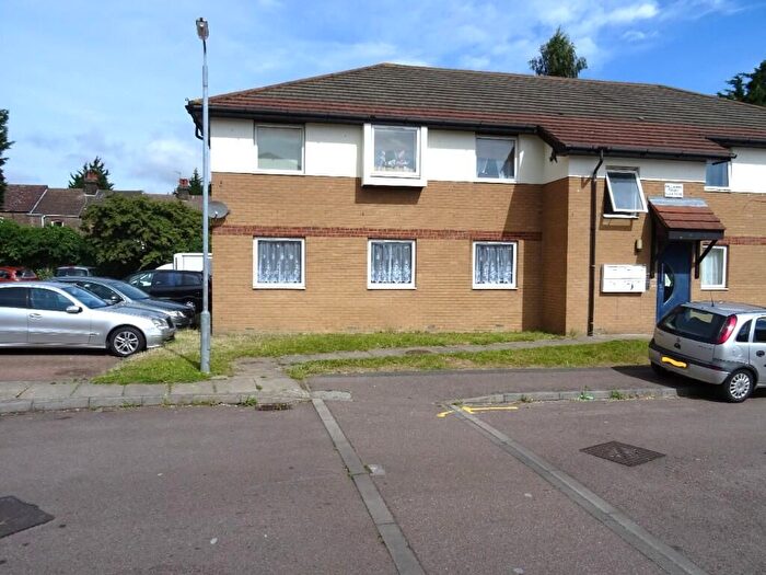 1 Bedroom Flat To Rent In Milliners Court, Luton, LU3