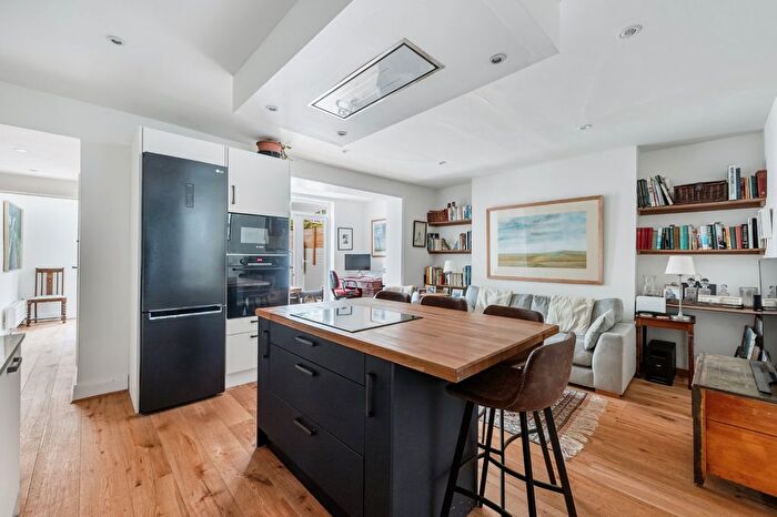 2 Bedroom Flat To Rent In Hammersmith Grove, Brook Green, W6