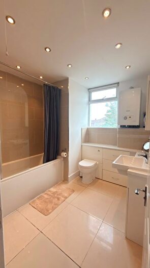 4 Bedroom Terraced House To Rent In Ilford, IG1