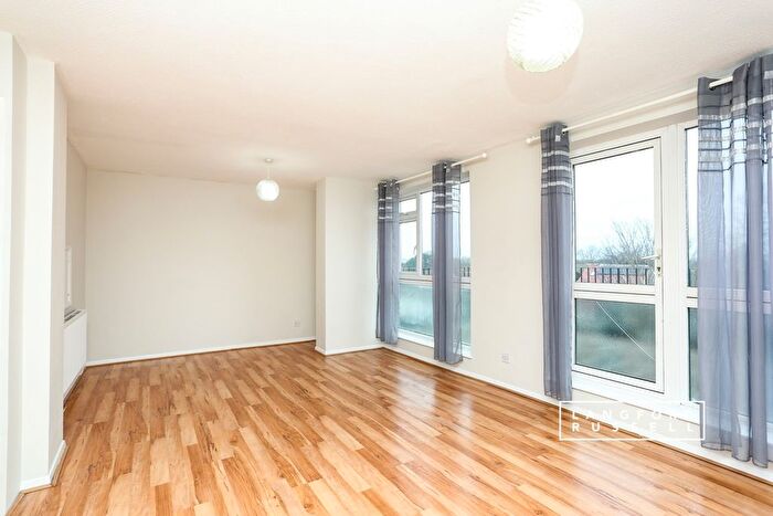 3 Bedroom Flat To Rent In Foxgrove Road, Beckenham, BR3