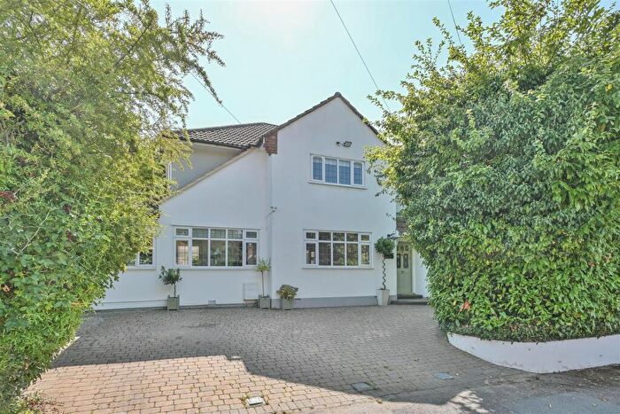 4 Bedroom Detached House For Sale In Selwood Road, Brentwood, CM14