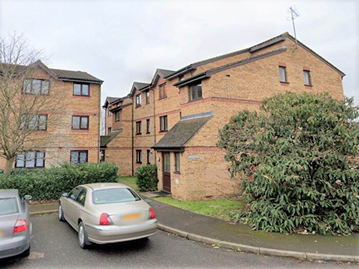 2 Bedroom Flat To Rent In Overton Drive, Chadwell Heath, RM6