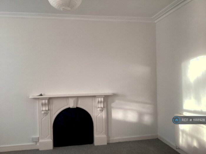 2 Bedroom Flat To Rent In Royal York Villas, Bristol, BS8