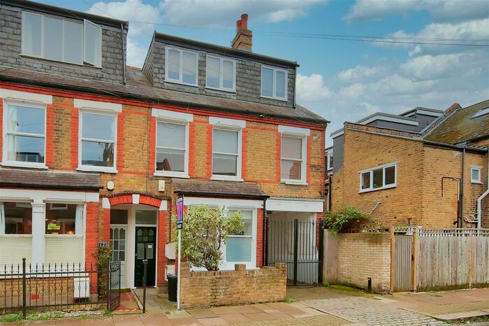 2 Bedroom Flat To Rent In Balvernie Grove, London, SW18