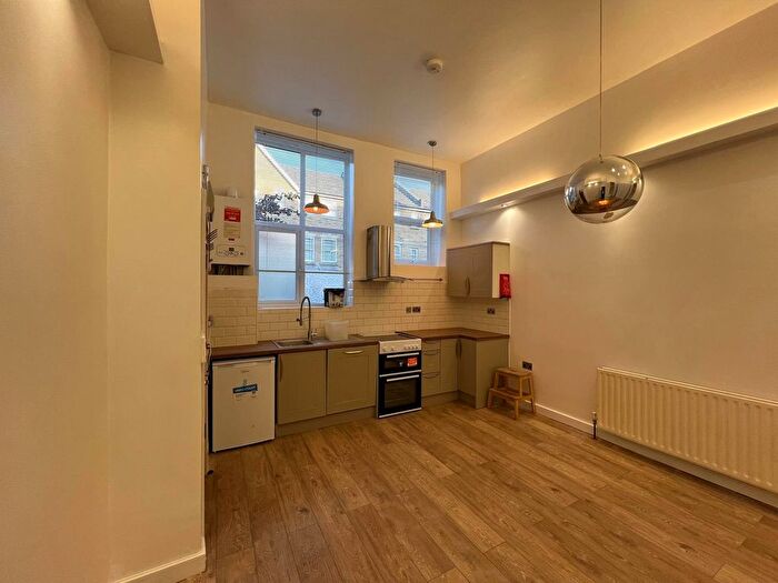 Studio To Rent In Stoke Newington High Street, London, N16
