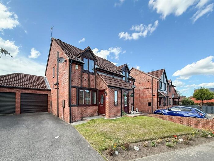 2 Bedroom Semi-Detached House For Sale In Ellerton Way, Gateshead, NE10
