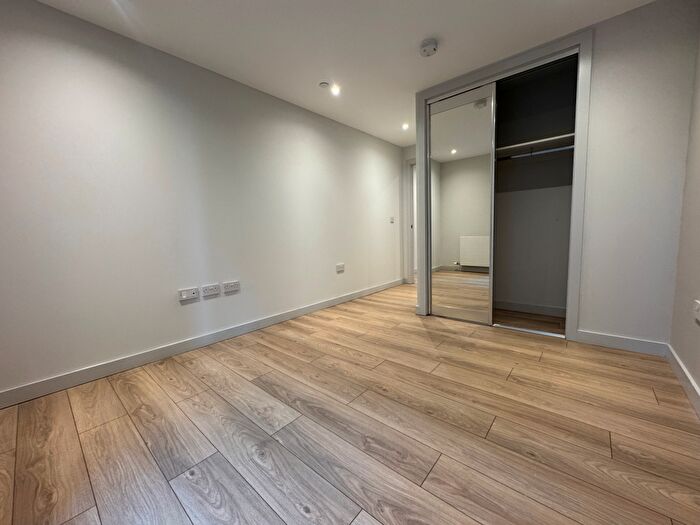 2 Bedroom Flat To Rent In Clyde Place, Glasgow, G5