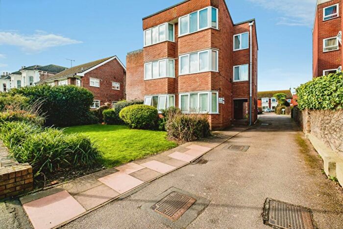1 Bedroom Flat For Sale In Victoria Lodge, Victoria Road, Worthing, West Sussex, BN11