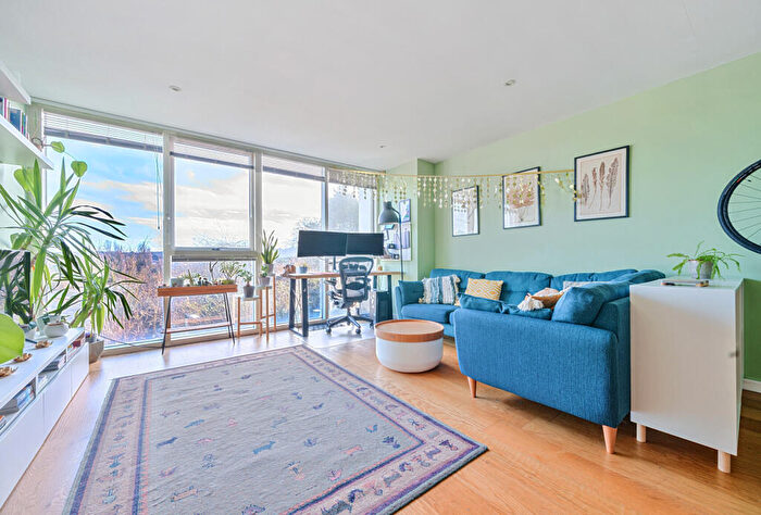 2 Bedroom Apartment For Sale In Skypark Road, Bristol, Somerset, BS3