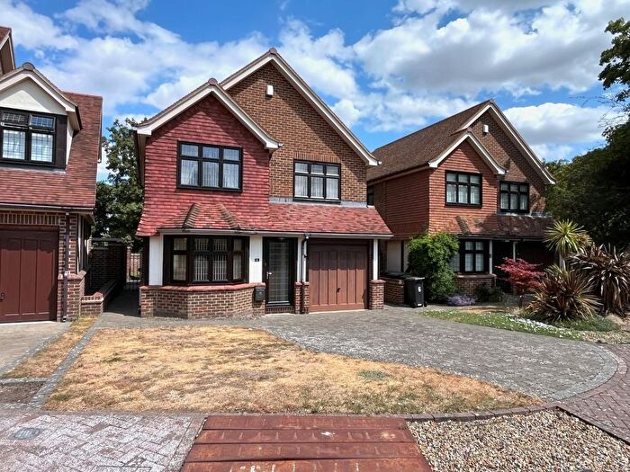 4 Bedroom Detached House For Sale In Tudor Close, Northfleet, Gravesend, DA11