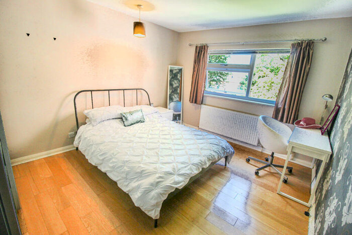 2 Bedroom Apartment To Rent In Beech Court, Willowbank, M14