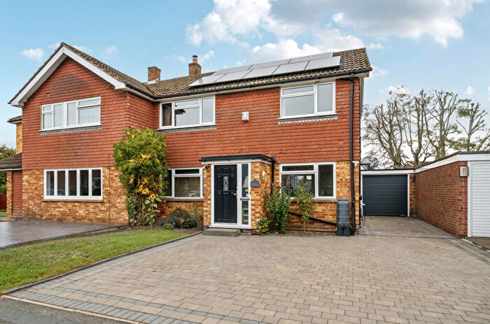 4 Bedroom Semi-Detached House For Sale In Alma Way, Farnham, Surrey, GU9