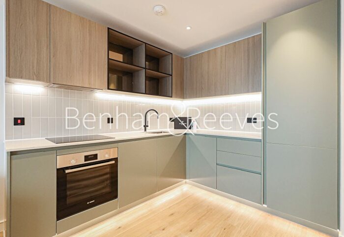 1 Bedroom Flat To Rent In Viola House, Greenleaf Walk, UB1