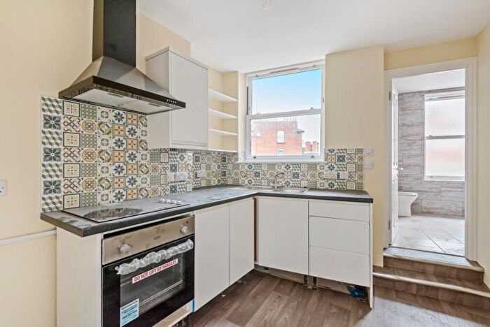 Flat To Rent In Camberwell Church Street, Camberwell, London, SE5