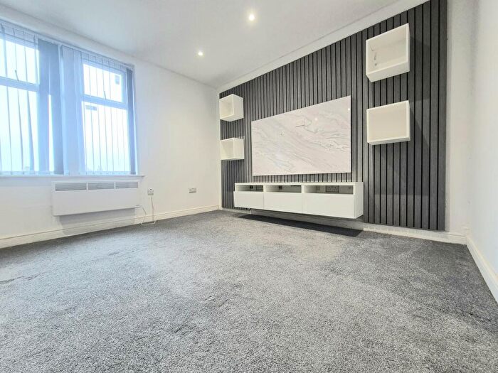 1 Bedroom Flat To Rent In Denholme Gate Road, Hipperholme, Halifax, HX3