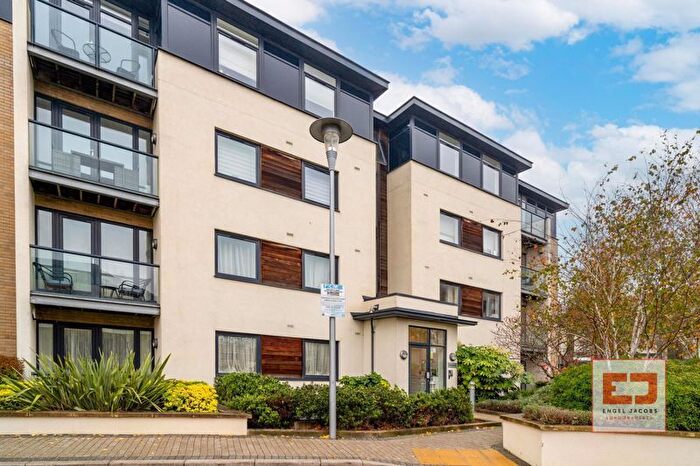 2 Bedroom Flat To Rent In Peacock Close, London, NW7