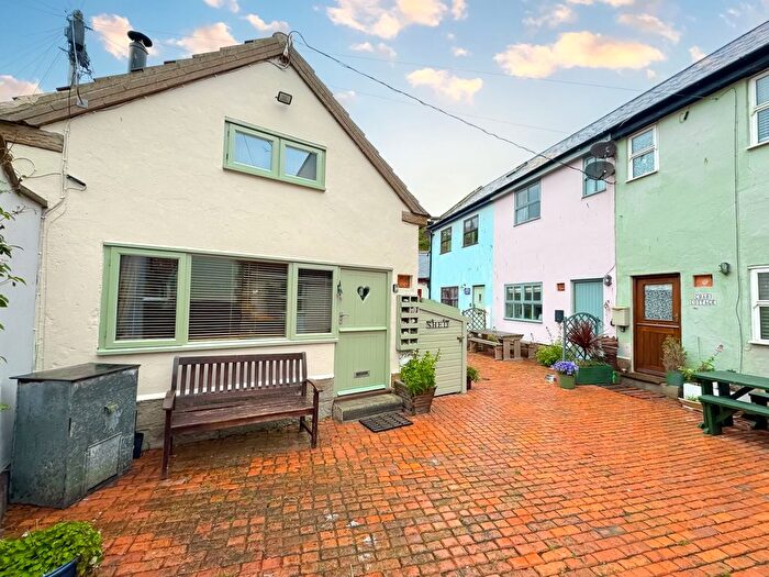1 Bedroom Cottage For Sale In Shingle Cottage, Beckstones Yard, High Street, Staithes, Staithes, Saltburn-By-The-Sea, TS13